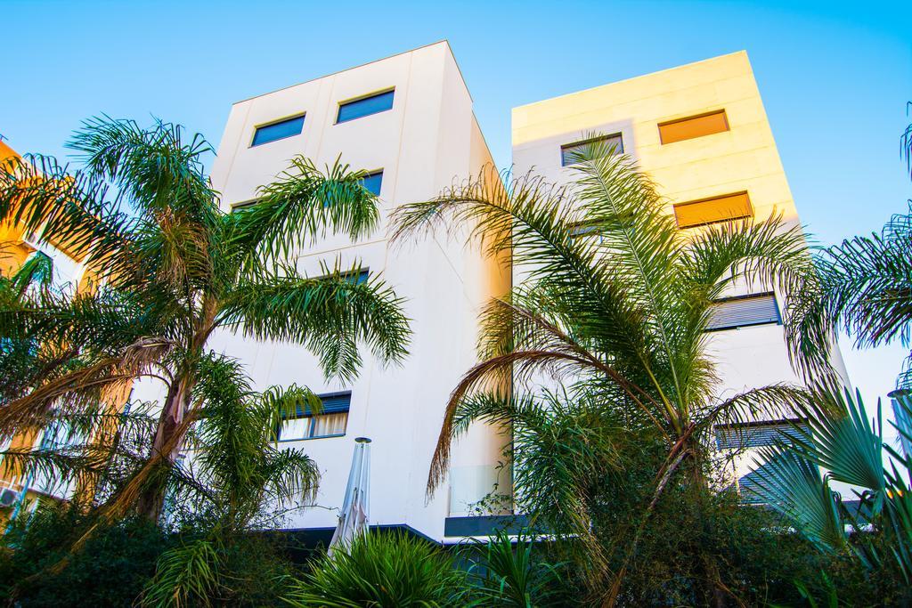 Apartamentos 16:9 Suites Almeria Exterior photo